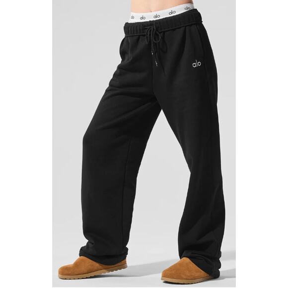 Alo Accolade Straight Leg Sweatpants in Black NWT size Medium - Picture 1 of 4